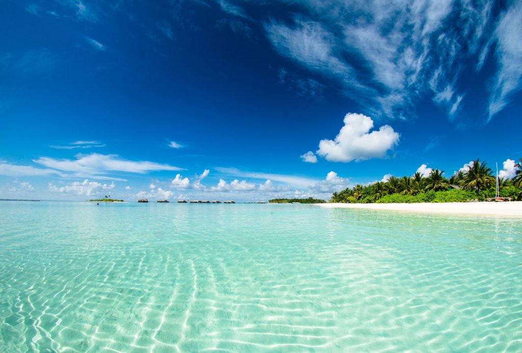 Кристалните води на на островната държава Малдиви
